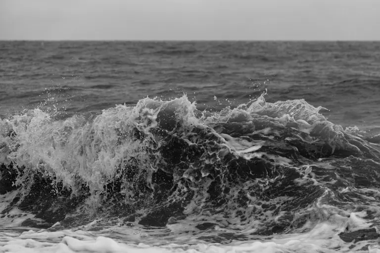 vagues ecume noir blanc